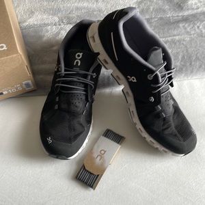 Men’s ON sneakers in a size 10 1/2.